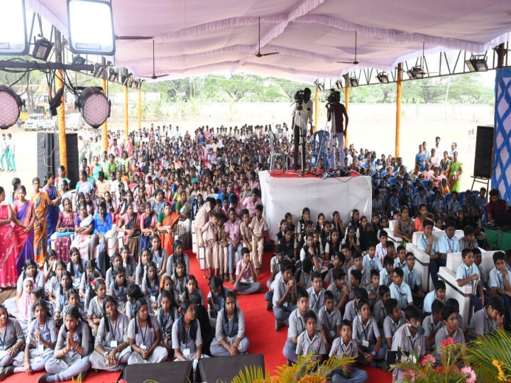 Book Fair: உயரத்தை அடைந்தது எப்படி?  - மயிலாடுதுறை புத்தக விழாவில் ஆட்சியர் விளக்கம்