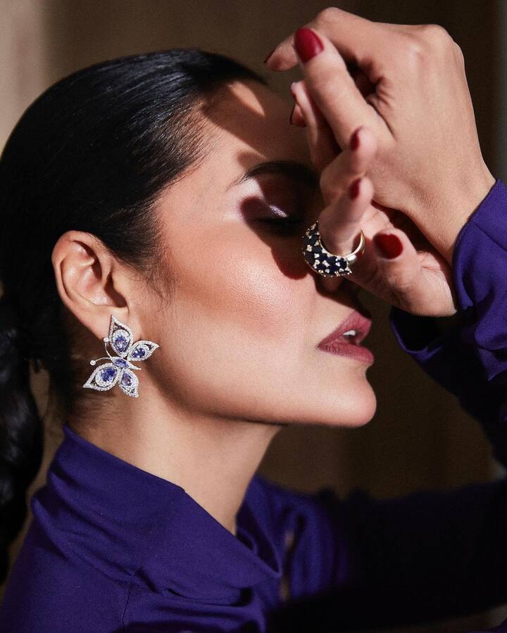 Her butterfly earrings were undeniably eye-catching.