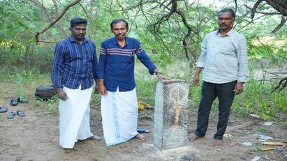 Discovery of the 13th century Jainpalli land inscription 13ம் நூற்றாண்டு சமணப்பள்ளி நிலதானக் கல்வெட்டு கண்டுபிடிப்பு! தொல்லியல் ஆர்வலர்கள் மகிழ்ச்சி!