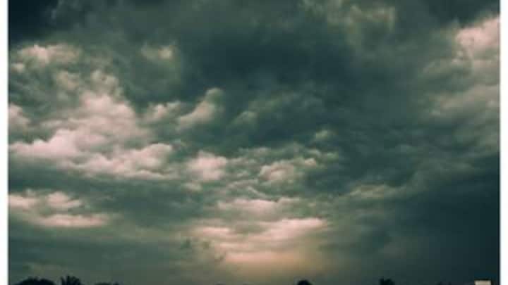 আবহাওয়া দফতরের পূর্বাভাস, বিভিন্ন জেলায় দৃশ্যমানতা ৫০ মিটারে নেমে আসতে পারে। আগামী সপ্তাহে আবার আবহাওয়ার পরিবর্তন হতে পারে। একদিকে পশ্চিমী ঝঞ্ঝা অন্যদিকে পূবালী হাওয়ার সংস্পর্শে বৃষ্টির সম্ভাবনা রয়েছে সপ্তাহের মাঝামাঝি।