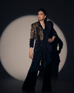 Madhuri Dixitच्या दिलखेच अदा, चाहत्यांची नजर हटेना!