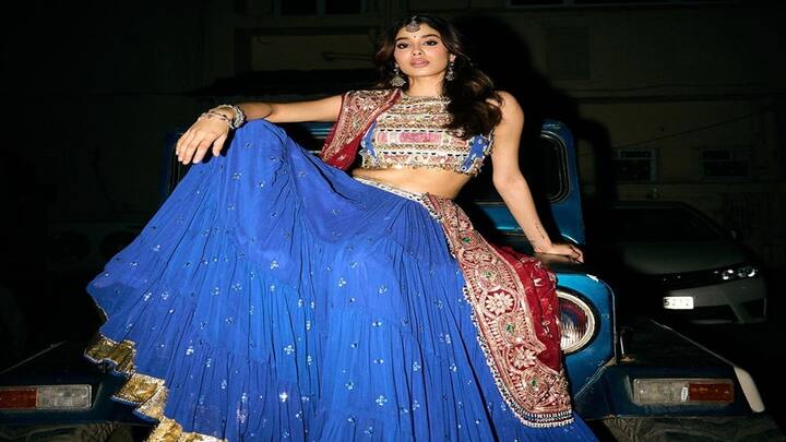 Janhvi Kapoor Pics: જાહ્નવી કપૂરે બહુ ઓછા સમયમાં બોલિવૂડમાં પોતાની એક ખાસ ઓળખ બનાવી છે. અભિનેત્રી સોશિયલ મીડિયા પર પણ ખૂબ જ સક્રિય રહે છે