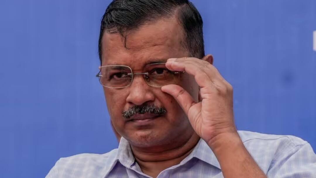 Enforcement Directorate has moved to Rouse Avenue Court and filed a complaint against Delhi CM Arvind Kejriwal Arvind Kejriwal : सीएम केजरीवालांना 'समन्स पे समन्स' पाठवूनही दाद नाहीच; ईडीने अखेर पहिला निर्णय घेतला!