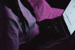 Working in low light : कमी ब्राइटनेस मध्ये काम करत असाल तर 'हे' आहेत दुष्परिणाम