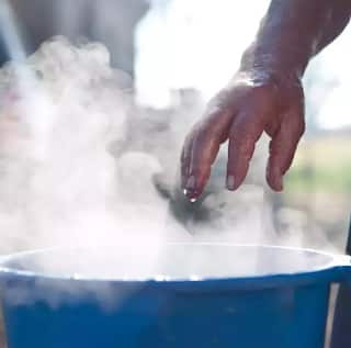 Winter Health Tips: เช เชเชกเชพ เชเซ เชเชฐเชฎ, เชถเชฟเชฏเชพเชณเชพเชฎเชพเช เชเซเชฏเชพ เชชเชพเชฃเซเชฅเซ เชธเซเชจเชพเชจ เชเชฐเชตเซเช เชฏเซเชเซเชฏ เชเซ? เชเชพเชฃเซ เชถเซเช เชเชนเซ เชเซ เชเชเซเชธเชชเชฐเซเช?