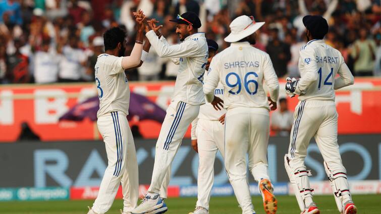 India England Vizag Test IND vs ENG 2nd Match Inning Reports Latest Sports News IND vs ENG: जसप्रीत बुमराह के आगे अंग्रेज बल्लेबाजों ने टेके घुटने, पहली पारी में 253 रनों पर सिमटी इंग्लैंड टीम, भारत को मिली बड़ी बढ़त