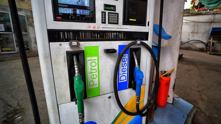 petrol and diesel price chennai on February 13th 2024 know full details Petrol Diesel Price Today: என்ன தான் நிலவரம்? சென்னையில் இன்றைய பெட்ரோல், டீசல் விலை..