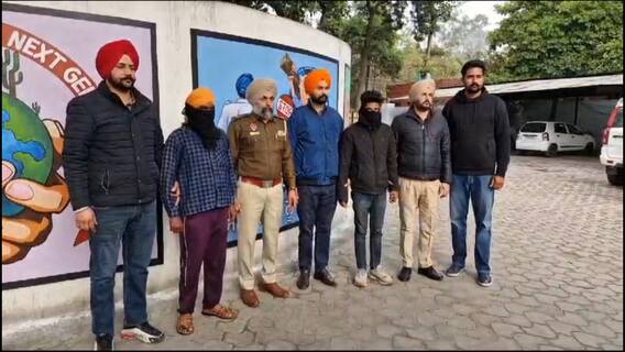 Ludhiana news: ਖੰਨਾ ਪੁਲਿਸ ਨੇ ਪੰਜਾਬ 'ਚ ਗੈਰ-ਕਾਨੂੰਨੀ ਹਥਿਆਰਾਂ ਦੀ ਸਪਲਾਈ ਕਰਨ ਵਾਲੇ ਗਿਰੋਹ ਦਾ ਕੀਤਾ ਪਰਦਾਫਾਸ਼, 3 ਕਾਬੂ Ludhiana news: ਖੰਨਾ ਪੁਲਿਸ ਨੇ ਪੰਜਾਬ 'ਚ ਗੈਰ-ਕਾਨੂੰਨੀ ਹਥਿਆਰਾਂ ਦੀ ਸਪਲਾਈ ਕਰਨ ਵਾਲੇ ਗਿਰੋਹ ਦਾ ਕੀਤਾ ਪਰਦਾਫਾਸ਼, 3 ਕਾਬੂ