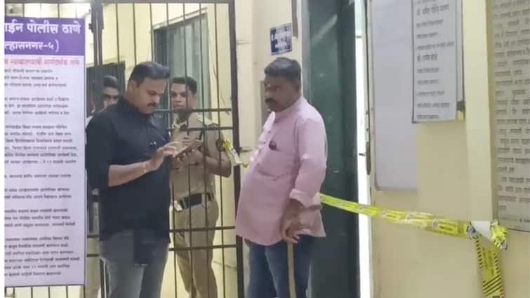 Maharashtra Firing takes place at Ulhasnagar police station BJP MLA-UBT Sena leader clash Ganpat Gaikwad Firing on Mahesh Gaikwad धाडधाड सहा गोळ्या झाडल्या, पोलिस अधिकाऱ्यासमोर भाजप आमदाराच्या शिंदे गटाच्या नेत्यावर गोळीबार, नेमकं काय घडलं?