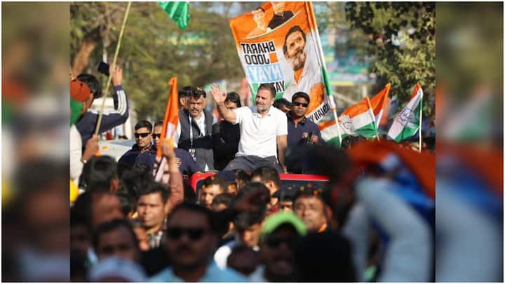 image 6After offering Rudrabhishek at Baidyanath Dham, Rahul Gandhi led a roadshow in Deoghar. (Instagram@INC)
