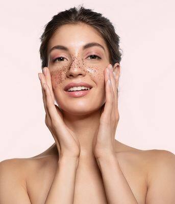 ਹਫ਼ਤੇ ਵਿੱਚ ਕਿੰਨੀ ਵਾਰ ਸਕਰੱਬ ਠੀਕ ਹੈ। ਇਹ ਚਮੜੀ ਦੀ ਕਿਸਮ 'ਤੇ ਨਿਰਭਰ ਕਰਦਾ ਹੈ।