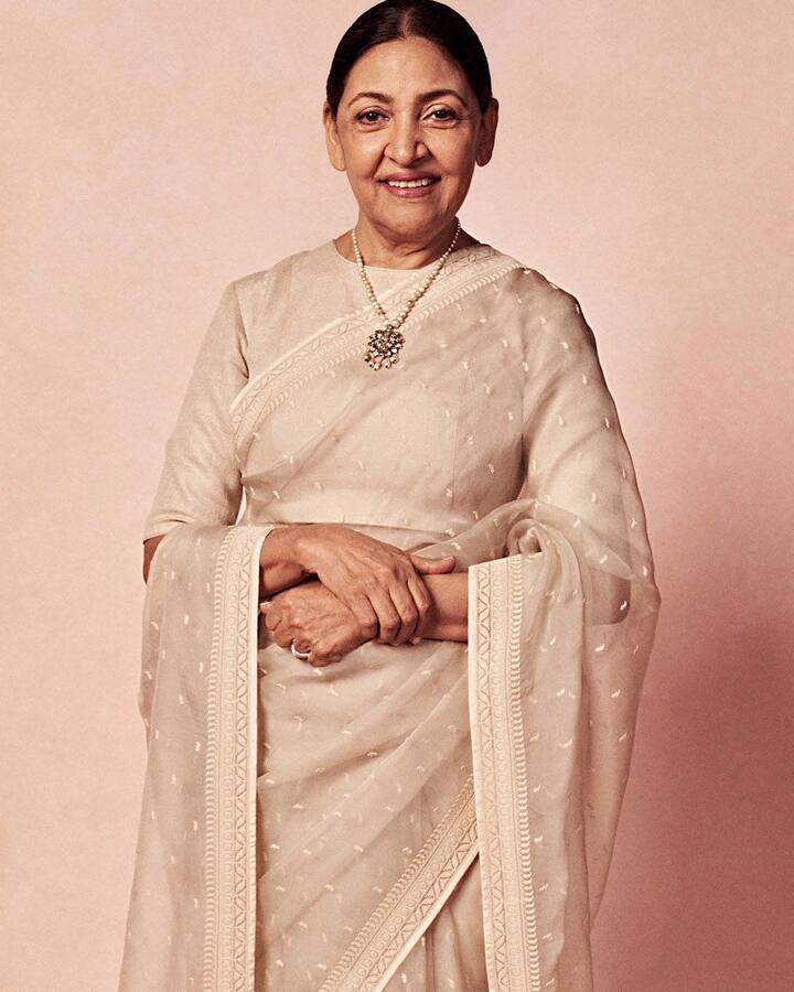 1985 में दीप्ति नवल ने निर्देशक प्रकाश झा के साथ शादी की. जिसके बाद दोनों ने एक 6 साल की बेटी को गोद लिया, हालांकि लगभग 17 सालों के बाद 2002 में दीप्ति और प्रकाश झा का तलाक हो गया. इसके बाद दीप्ति नवल के अफेयर के किस्से फेमस शास्त्रीय सिंगर पंडित जसराज के भतीजे विनोद पंडित के साथ जुड़े.