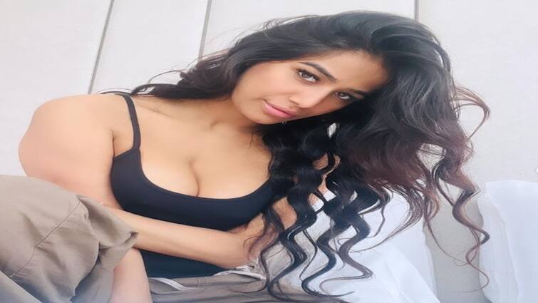 Poonam Pandey News actress shares video and said she is alive Poonam Pandey: પૂનમ પાંડે જીવીત છે, જણાવ્યું કેમ રચ્યું ‘મોત’નું ષડયંત્ર, વીડિયો શેર કરીને કહી આ વાત