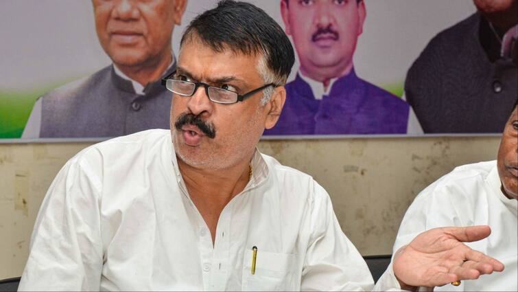 Jharkhand Congress Chief Rajesh Thakur reaction on shifting of MLAs to Hyderabad Jharkhand Politics: 'जब चौकीदार चोर बन जाता है तो...', विधायकों को हैदराबाद शिफ्ट किए जाने पर बोले राजेश ठाकुर