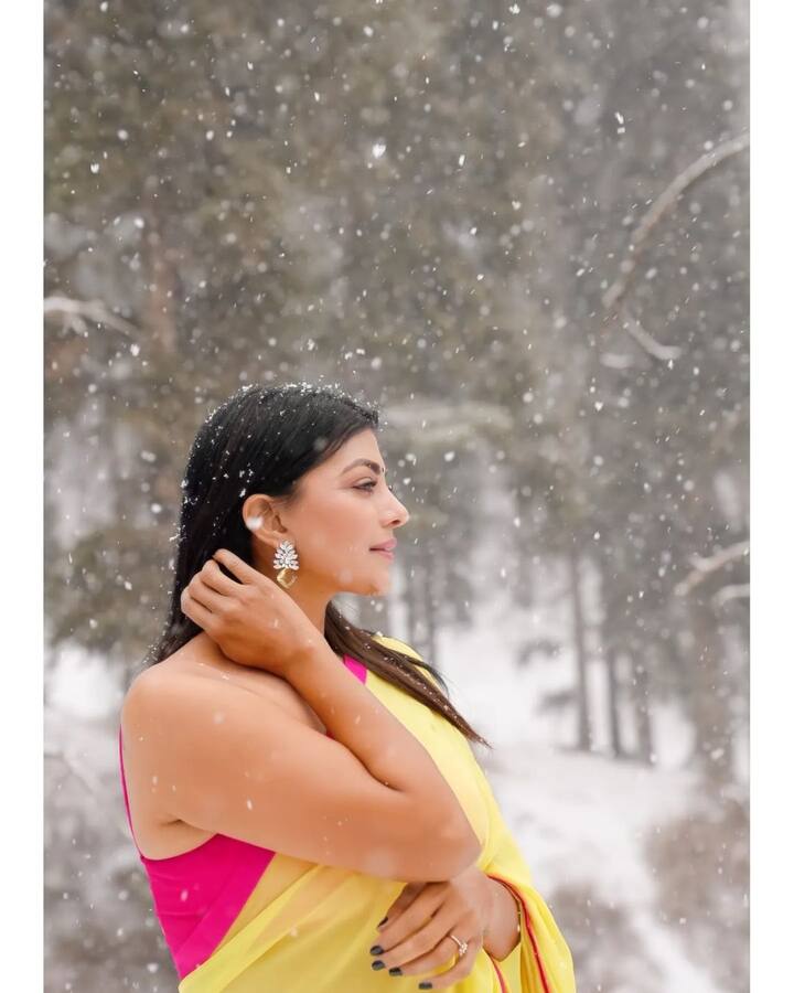 బిగ్‌బాస్‌ షోతో మంచి గుర్తింపు తెచ్చుకున్న లహరి మోడల్‌గా, న్యూస్‌ రీడర్‌గా కెరీర్‌ ప్రారంభించింది. అలాగే సినిమాల్లో ఆఫర్స్‌ అందుకుంది. అలా అర్జున్‌ రెడ్డి మళ్లీ రావా, పటేల్ సార్, అజ్ఞాతవాసి, పేపర్ బాయ్, శ్రీనివాస కల్యాణం, తిప్పరా మీసం, జాంబీ రెడ్డి వంటి పెద్ద సినిమాల్లో నటించింది.