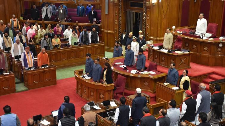 Uttar Pradesh Condolence motion passed second day budget session Legislature budget presented 5 February ann UP Assembly Budget Session: उत्तर प्रदेश विधानमंडल सत्र का दूसरे दिन शोक प्रस्ताव पारित, 5 फरवरी को पेश होगा बजट