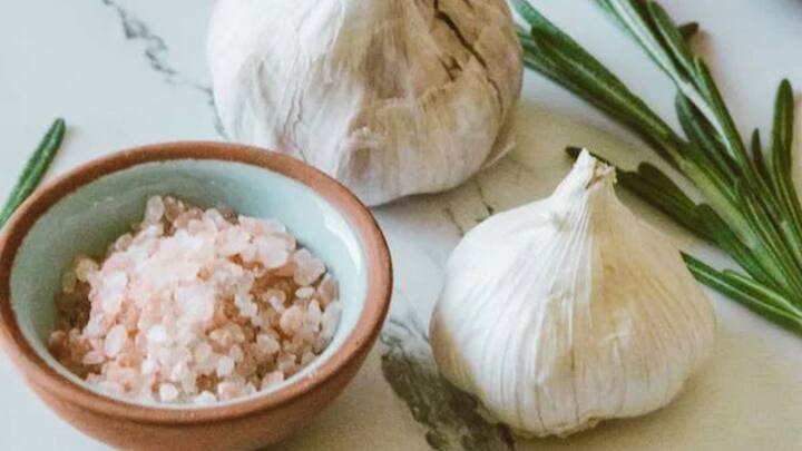 এবার দাম চড়েছে রসুনের । বাজারে গিয়ে নাভিশ্বাস উঠছে ক্রেতার।