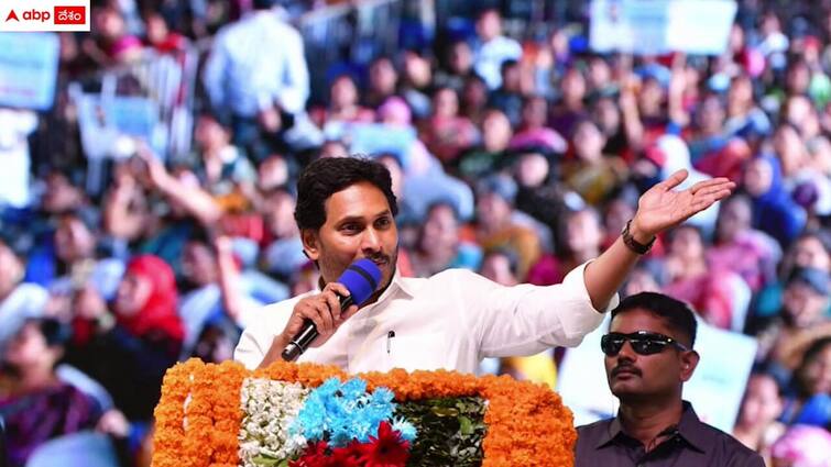 cm jagan slams chandrababu in denduluru siddam meeting CM Jagan: 'మీరు కృష్ణుడైతే నేను అర్జుడిని' - తన కోసం ప్రజలు ఒక్కసారి ఆ బటన్ నొక్కాలన్న సీఎం జగన్