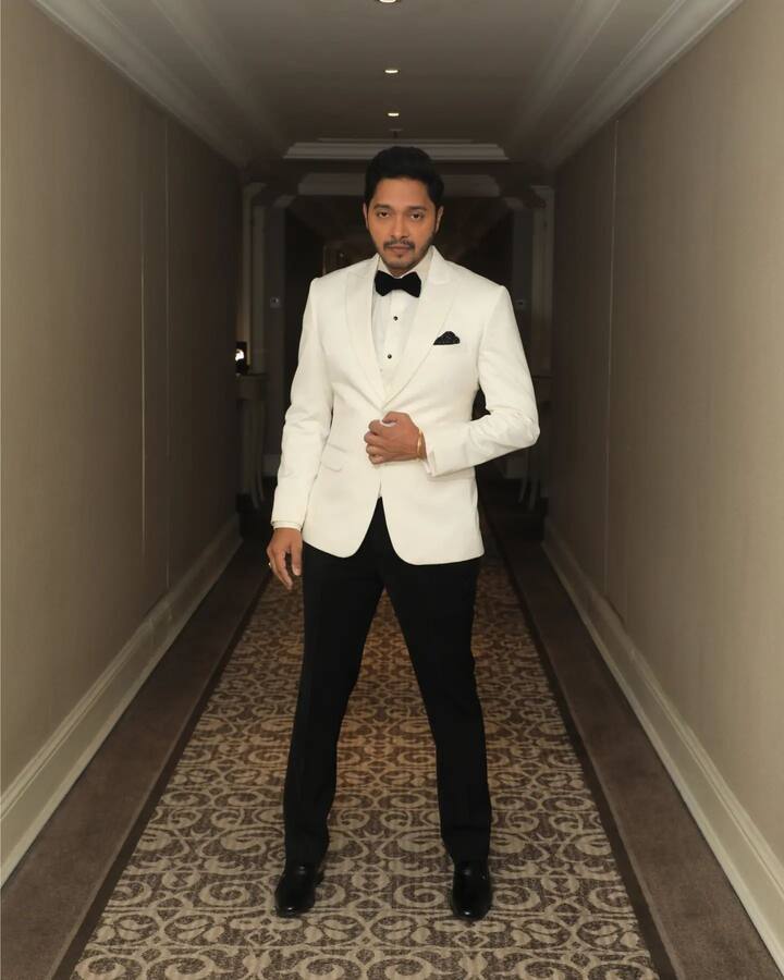 ही अनोखी गाठ' चित्रपटाची कथा, पटकथा महेश मांजरेकर यांचीच आहे तर चित्रपटाचे संवाद गणेश मतकरी यांचे आहेत. ‘ही अनोखी गाठ’च्या निमित्ताने महेश मांजरेकर आणि श्रेयस तळपदे ही जोडी पहिल्यांदा एकत्र येत आहेत. हा चित्रपट 1 मार्च 2024 रोजी प्रदर्शित होणार आहे. (pc:shreyastalpade27/ig)