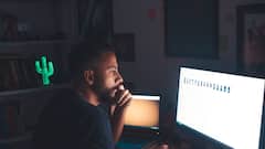 Working in low light : कमी ब्राइटनेस मध्ये काम करत असाल तर 'हे' आहेत दुष्परिणाम