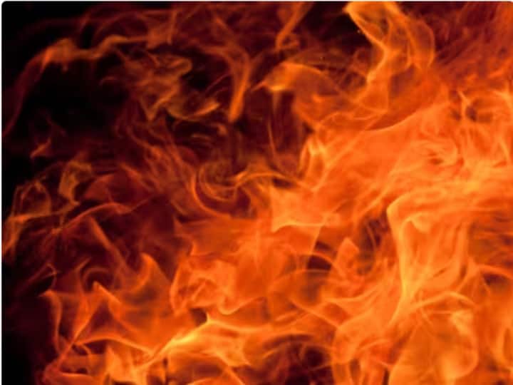 Solan Fire News 13 people missing due to fire in a factory in Solan Himachal Pradesh Himachal Fire News: सोलन में सौंदर्य प्रसाधन उत्पाद बनाने वाली फैक्ट्री में लगी आग, 13 लोग लापता, रेस्क्यू ऑपरेशन जारी