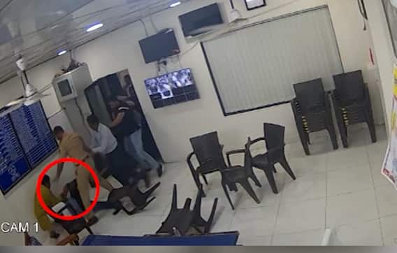 Ulhasnagar Firing : उल्हासनगर गोळीबार प्रकरणी पोलीसच साक्षीदार, जखमी महेश गायकवाडांवर आयसीयुमध्ये उपचार Ulhasnagar Firing : उल्हासनगर गोळीबार प्रकरणी पोलीसच साक्षीदार, जखमी महेश गायकवाडांवर आयसीयुमध्ये उपचार