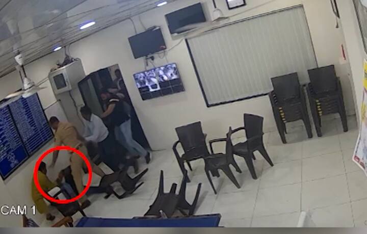 BJP Ganpat Gaikwad Shoot Shinde group Mahesh Gaikwad CCTV footage See how it happened Marathi news Video:  भाजपच्या गणपत गायकवाडांचा शिंदे गटाच्या महेश गायकवाडांवर गोळीबार, ‘असा’ होता थरार! सीसीटीव्ही फुटेज आलं समोर
