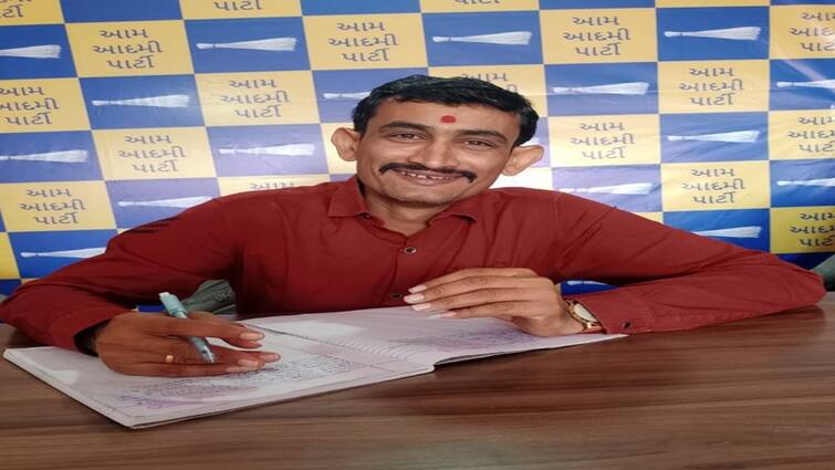 Gujarat Politics: Aam Aadmi Party jetpur candidate for assembly election 2022 Rohit Bhuva resigns Gujarat Politics: જેતપુરમાં આમ આદમી પાર્ટીને લાગ્યો ઝટકો, રોહિત ભુવાએ રાજીનામું આપ્યું