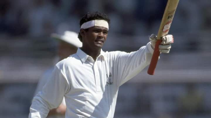 भारत में टेस्ट क्रिकेट में सबसे पहले यह कारनामा विनोद कांबली ने किया था. बाएं हाथ के इस बल्लेबाज ने जिम्बाब्वे के खिलाफ दिल्ली में 1993 में दोहरा शतक लगाया था. विनोद ने इस मैच में 227 रनों की पारी खेली थी.