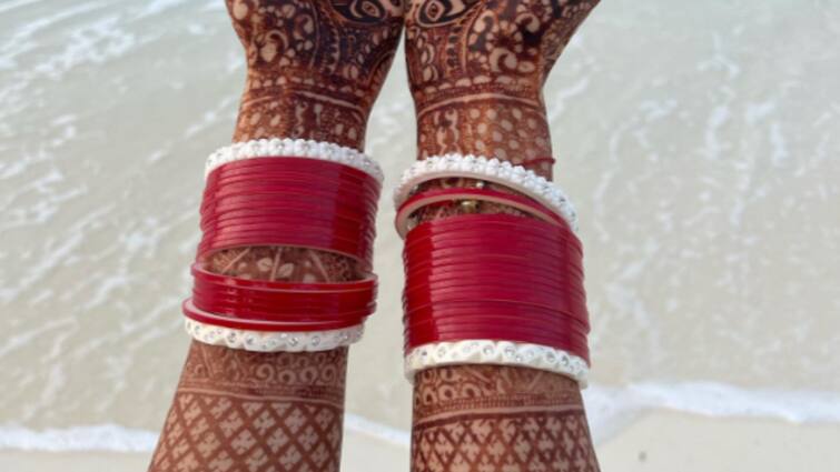 चूड़ियां पहनने के पीछे सिर्फ धार्मिक या फिर है वैज्ञानिक कारण Is there any religious or scientific reason behind wearing bangles चूड़ियां पहनने के पीछे सिर्फ धार्मिक या फिर है वैज्ञानिक कारण