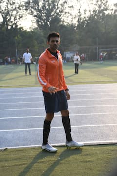 Kartik Aaryan Pics: ‘चंदू चैंपियन’ की शूटिंग खत्म करते ही फुटबॉल खेलने पहुंचे कार्तिक आर्यन, सामने आईं तस्वीरें