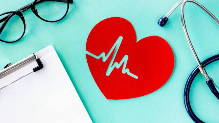 दिल एक तरह का इलेक्ट्रिकल मशीन है. इसमें बिजली की तरह के झटके लगते रहते हैं जिससे ये लगातार धड़कता रहता है. आइए जानते हैं कब दिल में कब शॉर्ट सर्किट होता है.