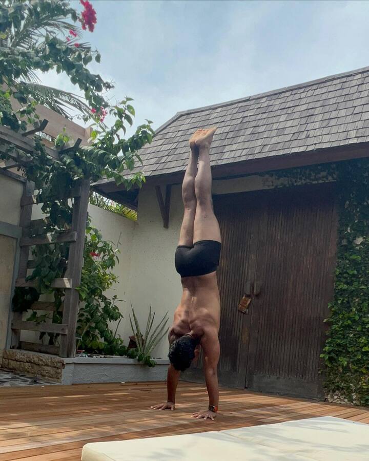 या जोडप्याचं ग्रँड रिसेप्शन 13 जानेवारीला मुंबईत आयोजित करण्यात आलं होतं. आयरा आणि नुपूरचं रिसेप्शन मुंबईतील निता अंबानी कल्चरल सेंटरमध्ये मोठ्या दिमाखात पार पडलं. (Photo credit : Instagram/@khan.ira)