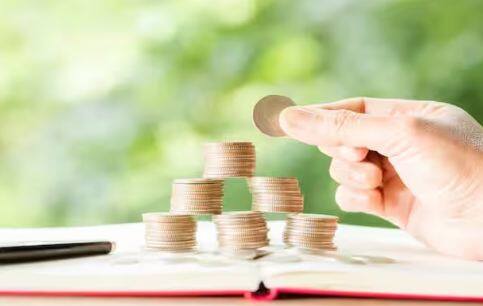 ਮਾਸਿਕ ਆਮਦਨ ਯੋਜਨਾ ਦੇ ਤਹਿਤ, ਤੁਸੀਂ ਸਿੰਗਲ ਜਾਂ ਸੰਯੁਕਤ ਖਾਤਾ ਖੋਲ੍ਹ ਸਕਦੇ ਹੋ। ਇਸ ਸਕੀਮ ਵਿੱਚ ਸਿਰਫ਼ ਇੱਕ ਵਾਰ ਨਿਵੇਸ਼ ਕਰਕੇ, ਤੁਸੀਂ ਹਰ ਮਹੀਨੇ ਇੱਕ ਨਿਸ਼ਚਿਤ ਰਿਟਰਨ ਪ੍ਰਾਪਤ ਕਰ ਸਕਦੇ ਹੋ।