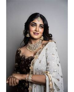 Dimple Hayathi : మోడ్రన్ గోపికలా ముస్తాబై.. షారుఖ్ ఖాన్ సాంగ్స్​తో వైబ్​ అవుతున్న డింపుల్ హయాతి