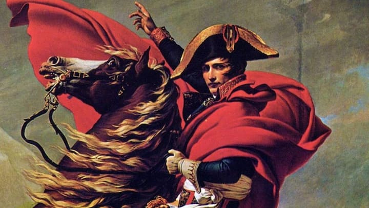 তবে ল্যুভরে পৌঁছনোর আগে একাধিক বার হাতবদলও হয়েছে ‘মোনালিসা’। ফ্রান্সের রাজা প্রথম ফ্রাসিসের দখলে প্রথমে ছিল ছবিটি। শেষ জীবনে তাঁর দরবারেই ছিলেন ডা ভিঞ্চি। রাজ পরিবারের সংগ্রহে ছিল ছবিটি। এর পর ফরাসি বিপ্লবের সময় সেটি সরকারি সম্পত্তিতে পরিণত হয়। নেপোলিয়নের শয়নকক্ষেও একসময় টাঙানো ছিল ‘মোনালিসা’। ১৯ শতকে সেটি ল্যুভরে পৌঁছয়।  ছবি: পিক্সাবে।