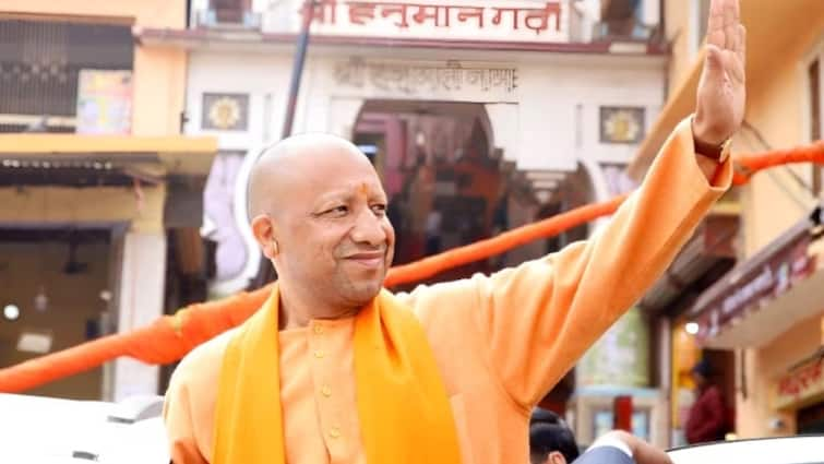 Uttar Pradesh cm yogi adityanath is famous leader in social media Twitter after PM Narendra Modi UP Politics: सीएम योगी बने 'नंबर वन', सभी मुख्यमंत्रियों को छोड़ा पीछे, अब केवल पीएम मोदी और अमित शाह आगे