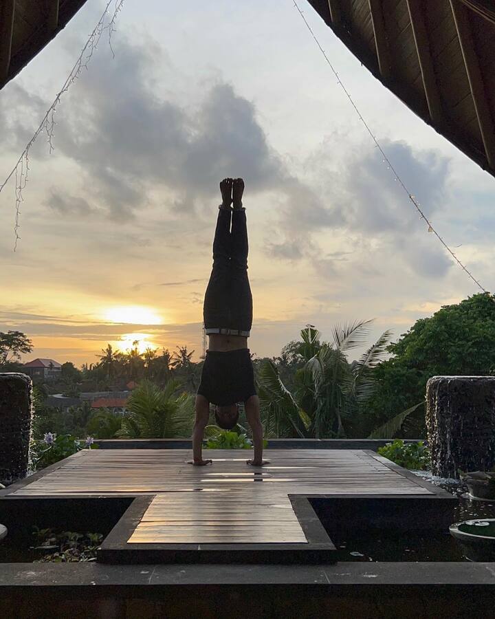 आयरा आणि  नुपूर आपल्या हनीमून ट्रीपसाठी 'इंडोनेशिया' गेले. (Photo credit : Instagram/@khan.ira)