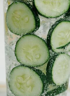 Cucumber Benefits  : काही सेकंद काकडी तोंडात ठेवा , होतील आश्चर्यकारक फायदे !
