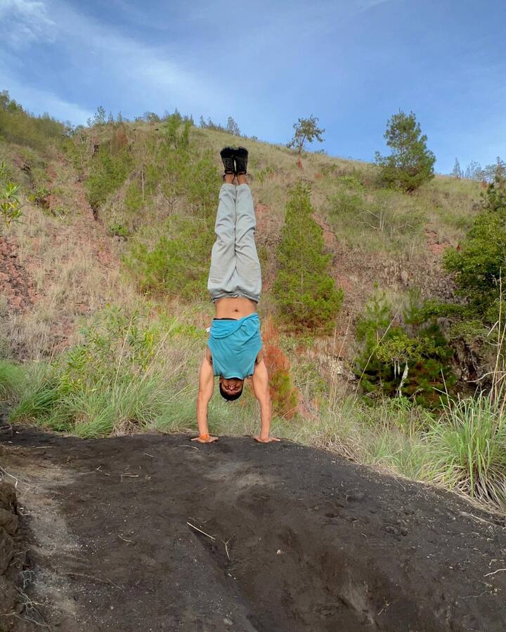 हनीमून ट्रीपमध्येही नुपूरचा फिटनेस फंडा पाहायला मिळत आहे. (Photo credit : Instagram/@khan.ira)