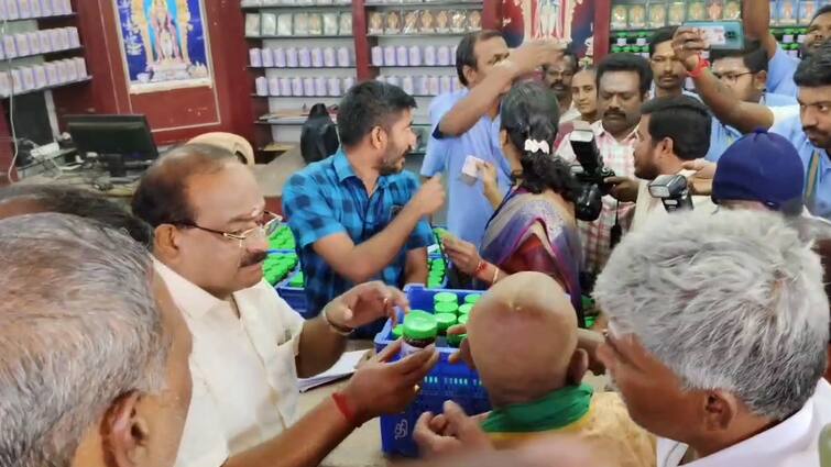 Minister Chakrapani inaugurated the sale of 200 grams of panchamirtha at Palani Murugan temple - TNN பழனி முருகன் கோயிலில் 200 கிராம் அளவில் பஞ்சாமிர்தம் விற்பனை -  அமைச்சர் சக்கரபானி துவக்கி வைப்பு