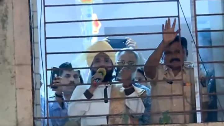 Mumbai Islamic Preacher Mufti Salman Azhari Detained In Hate Speech Case, Supporters Flock To Police Station In Protest Mumbai: Islamic Preacher Detained In Hate Speech Case, Supporters Flock To Ghatkopar Police Station In Protest