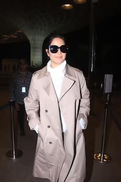 Pics: પત્ની કેટરીનાને એરપોર્ટ પર મુક્વા આવ્યો વિક્કી કૌશલ, કાળા ચશ્મામાં સ્ટાઇલિશ લૂકમાં દેખાઇ એક્ટ્રેસ