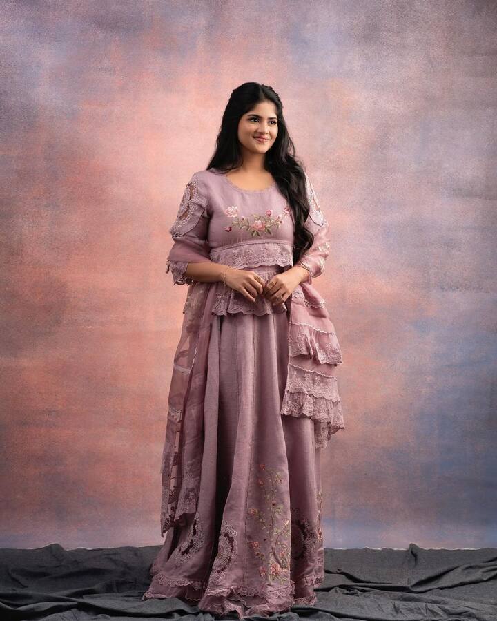 பேட்ட, வந்த ராஜாவாதான் வருவேன் போன்ற சில படங்களில் நடித்துள்ளார்.