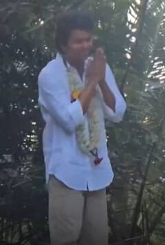 Actor Vijay : கட்சி தொடங்கிய பிறகு முதல் முறையாக ரசிகர்களை சந்தித்த நடிகர் விஜய்..அலைமோதிய மக்கள் கூட்டம்!