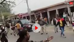 Watch: सपा नेता स्वामी प्रसाद मौर्य को दिखाए काले झंडे, सपा ने जताया विरोध, वीडियो वायरल