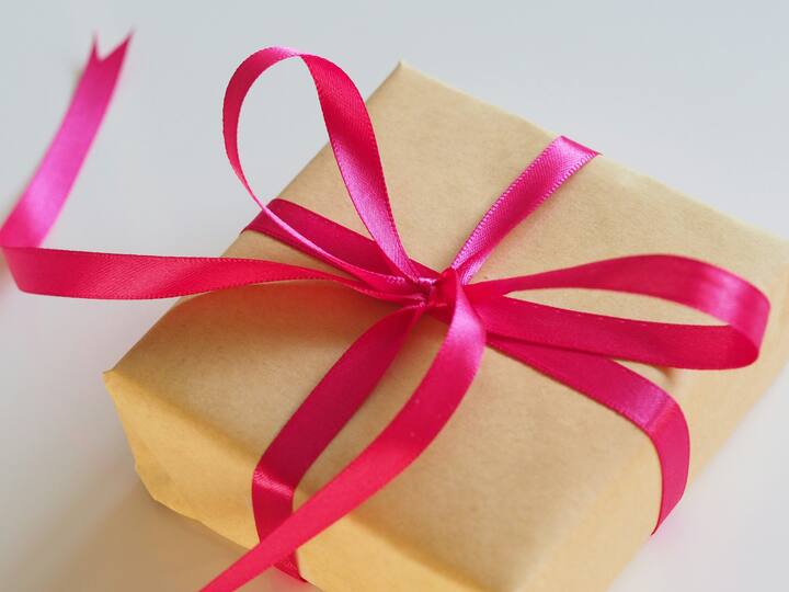 Valentine Special: Do not forget to give this gift to your partner on Valentine's Day, otherwise breakup will happen! Valentine Day પર તમારા પાર્ટનરને ભૂલથી પણ આ ગિફ્ટ ન આપશો, નહીં તો થઈ જશે બ્રેકઅપ!