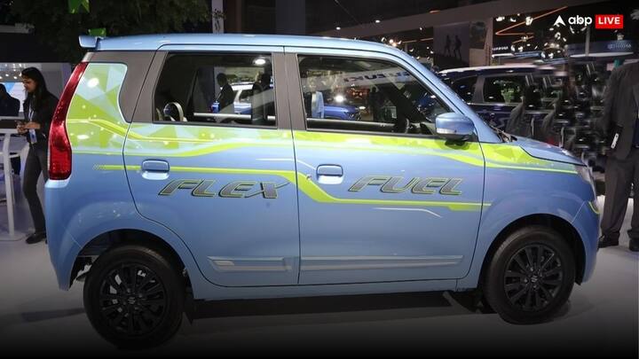 मारुति सुजुकी ने, भारत मोबिलिटी ग्लोबल एक्सपो में अपनी पॉपुलर हैचबैक वैगन आर के फ्लेक्स फ्यूल वेरिएंट को पेश कर दिया, जिसे अगले साल तक सड़क पर उतारने की संभावना है. वहीं दूसरी तरफ बायो वेस्ट से चलने वाली मारुति ब्रेजा से भी पर्दा हटा दिया. ये दोनों ही ऑप्शन पॉकेट और पर्यावरण के लिहाज से काफी बेहतर हैं.