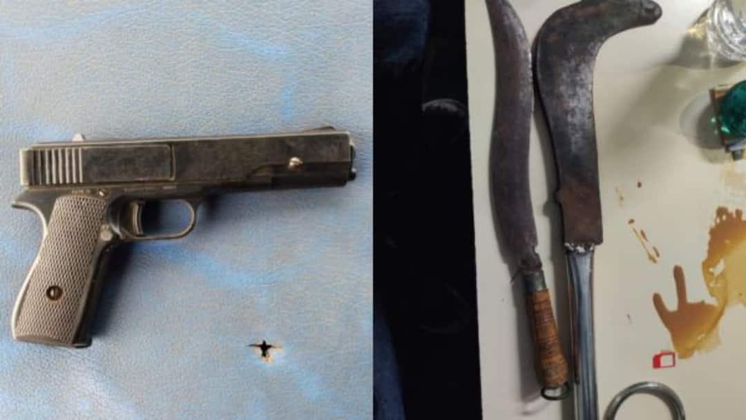 சட்டவிரோதமாக துப்பாக்கி மற்றும் பயங்கரமான ஆயுதங்கள் பதுக்கி வைத்திருந்த 2 நபர்கள் கைது