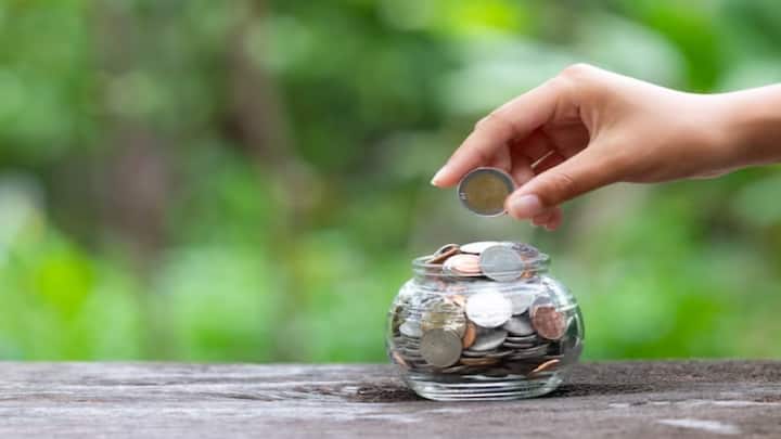 बैंक ऑफ बड़ौदा एफडी स्कीम पर सीनियर सिटीजन को 1 से 2 साल की एफडी स्कीम पर 7.35 फीसदी ब्याज दर ऑफर कर रहा है. वहीं 2 से 3 साल की एफडी स्कीम पर बैंक 7.75 फीसदी ब्याज दर ऑफर कर रहा है.